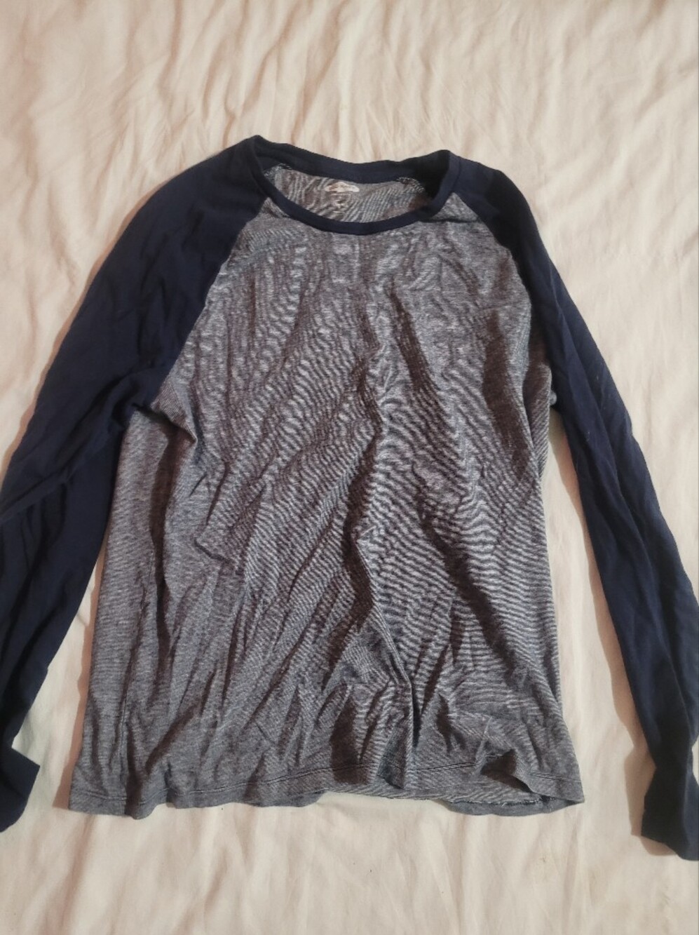 Old Navy Men's Crewneck Raglan in Navy and Heather Gray